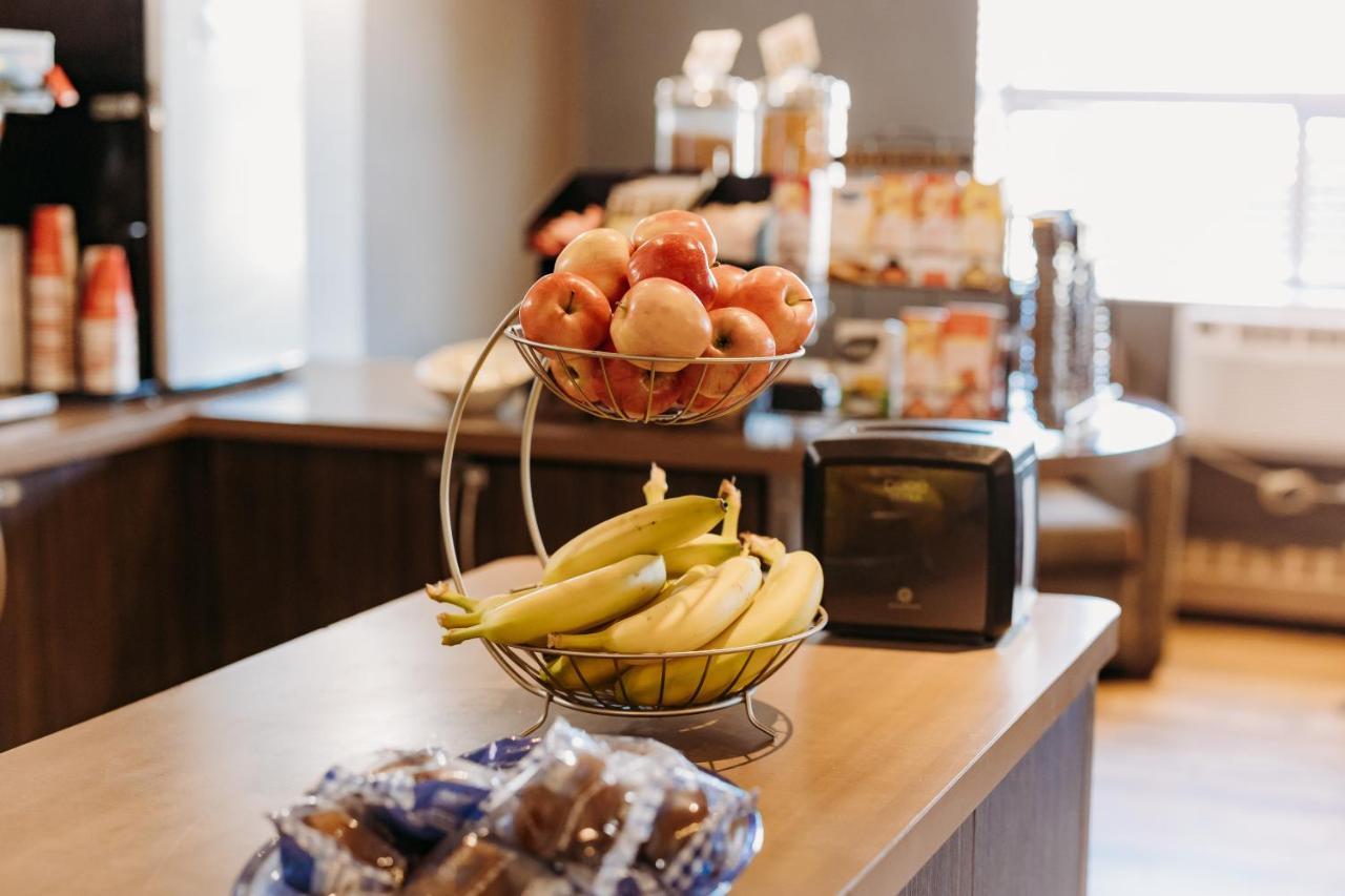 Coast Fort St John Hotel Fort St. John ภายนอก รูปภาพ