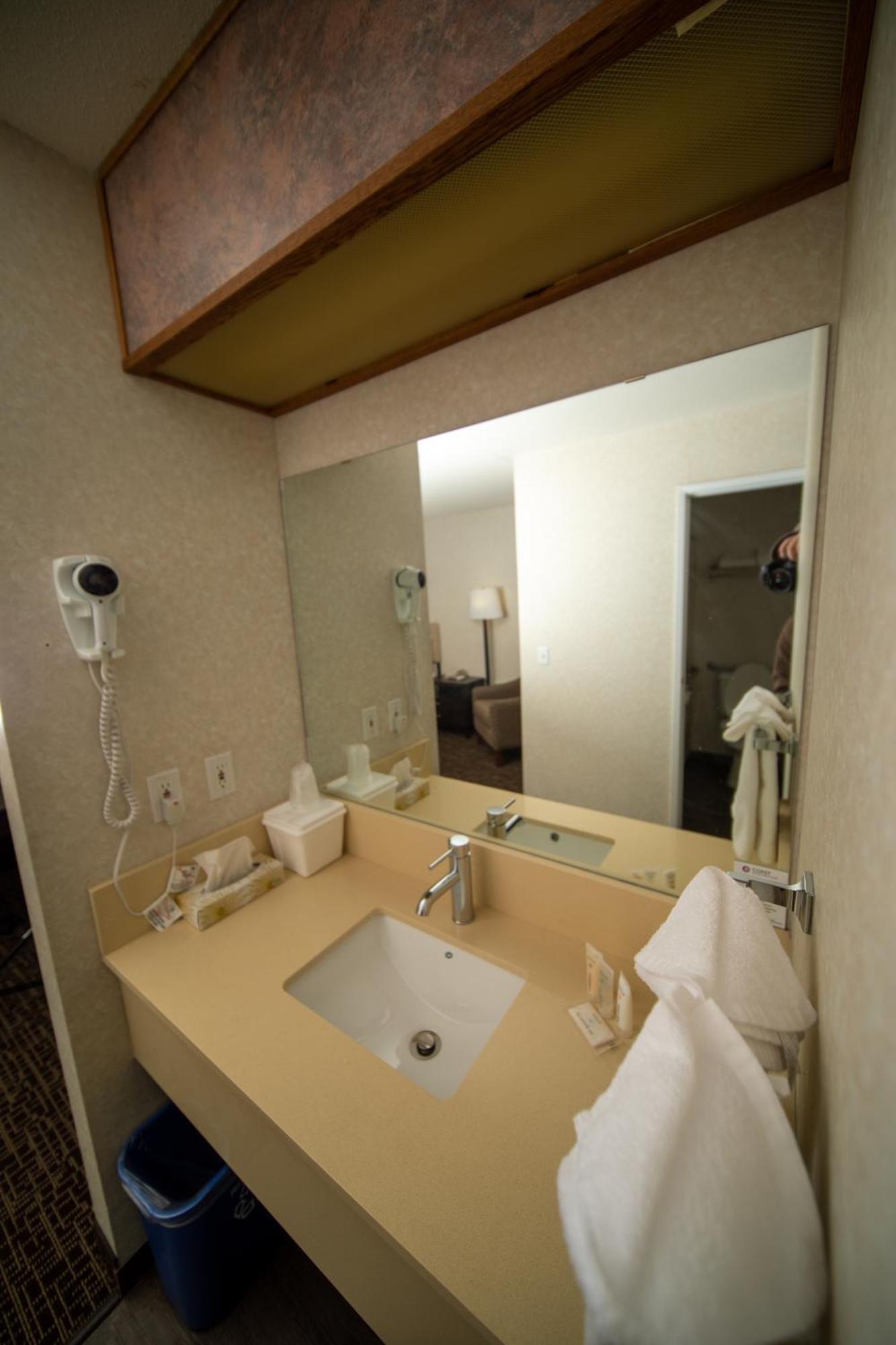 Coast Fort St John Hotel Fort St. John ภายนอก รูปภาพ