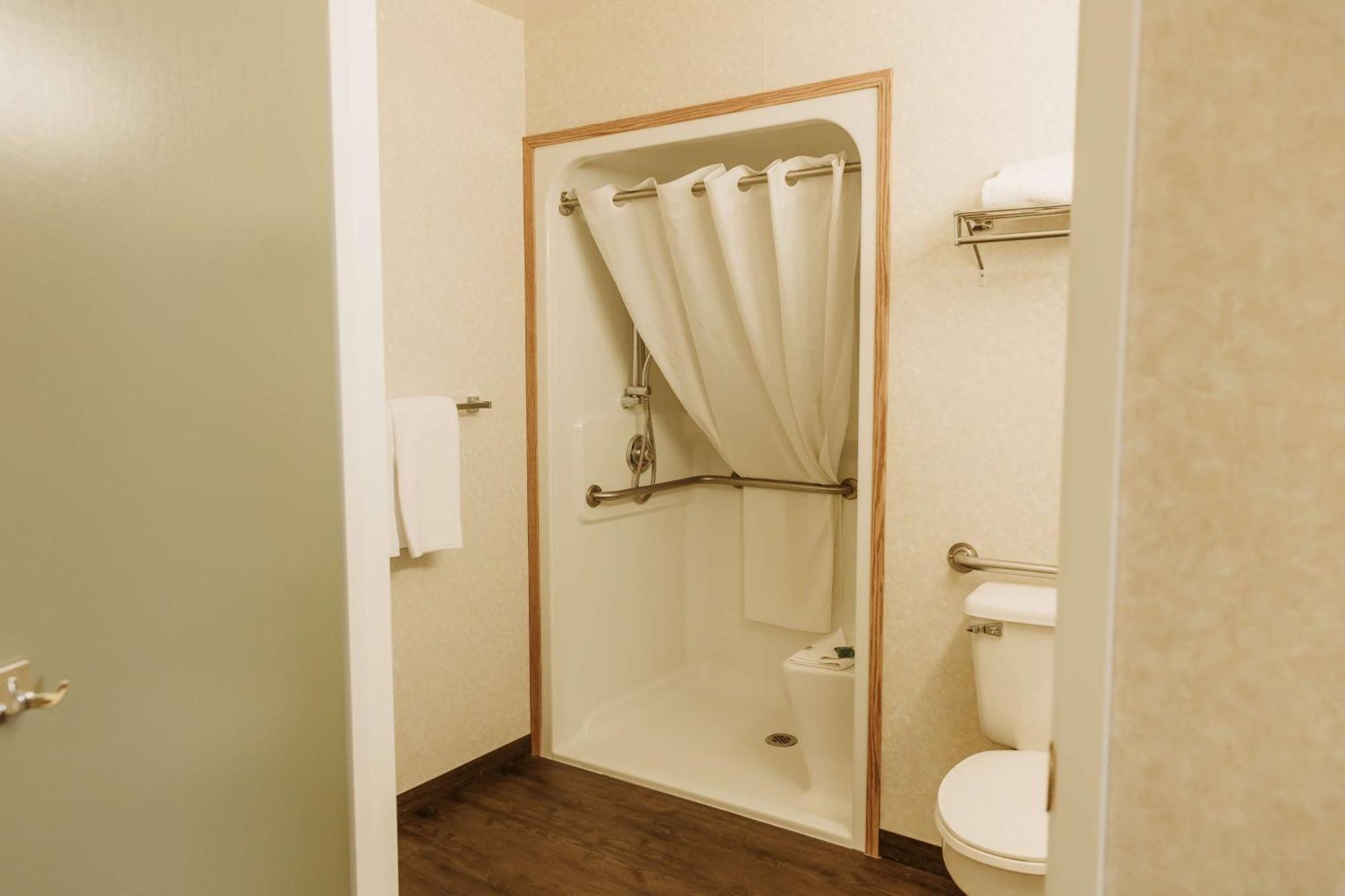 Coast Fort St John Hotel Fort St. John ภายนอก รูปภาพ
