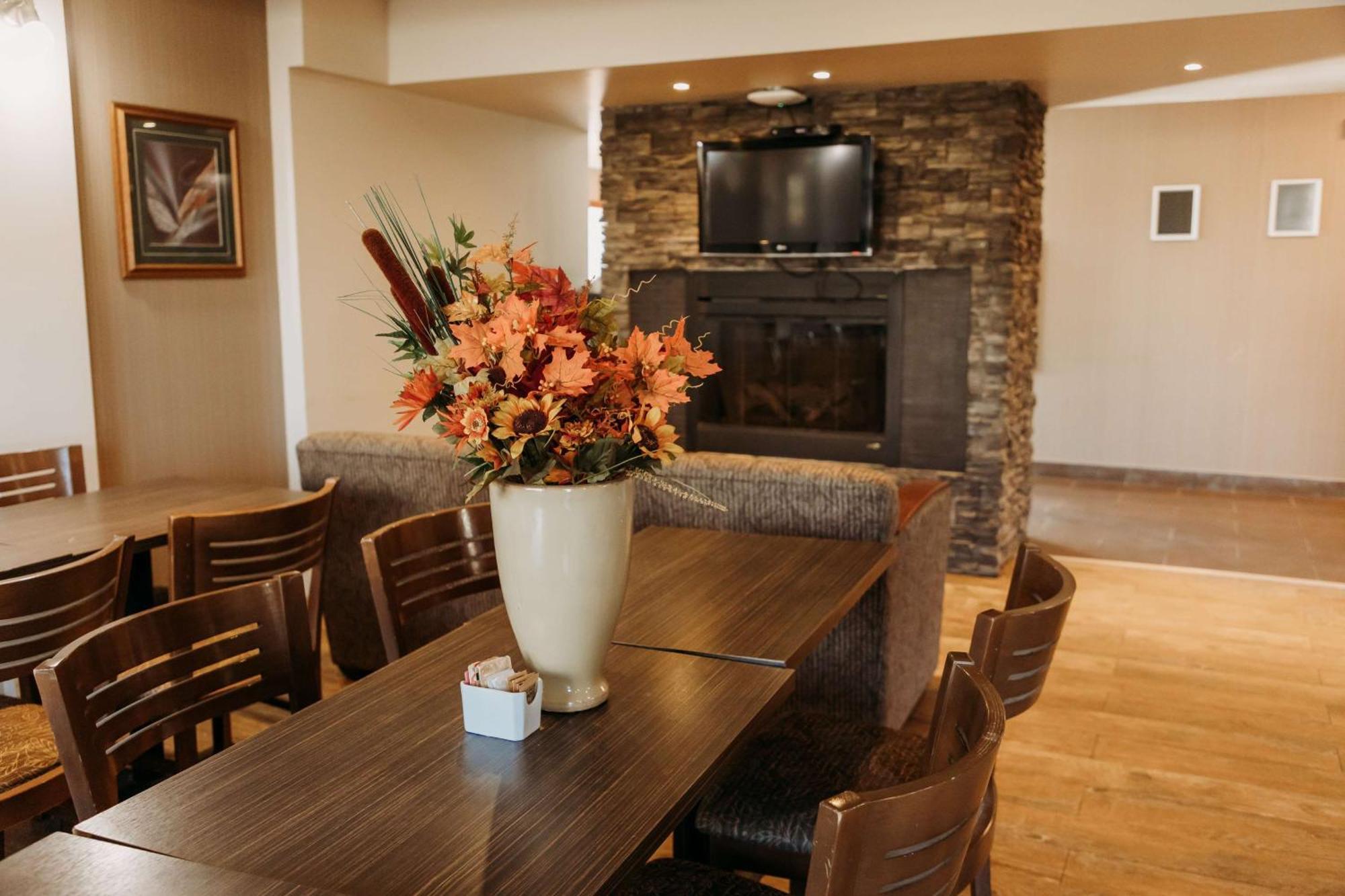 Coast Fort St John Hotel Fort St. John ภายนอก รูปภาพ