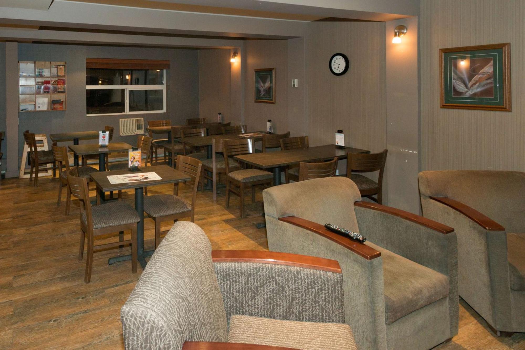 Coast Fort St John Hotel Fort St. John ภายนอก รูปภาพ