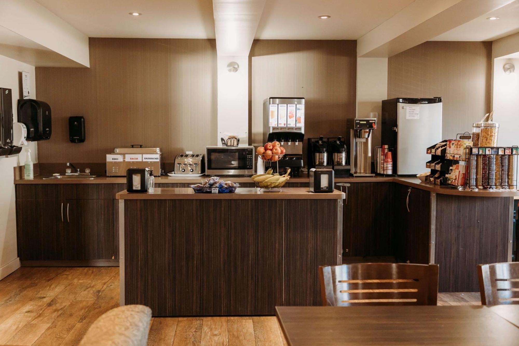 Coast Fort St John Hotel Fort St. John ภายนอก รูปภาพ