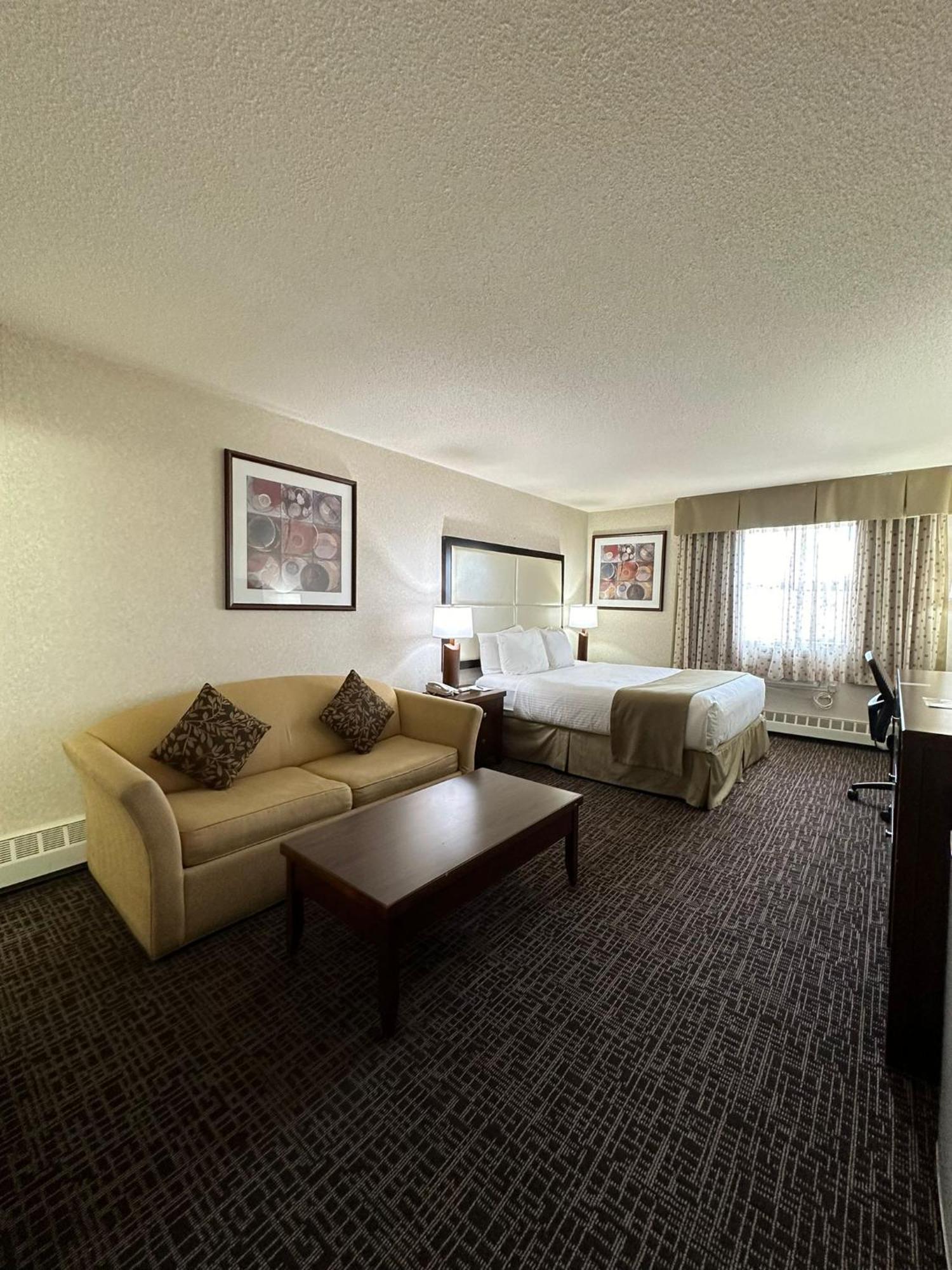 Coast Fort St John Hotel Fort St. John ภายนอก รูปภาพ