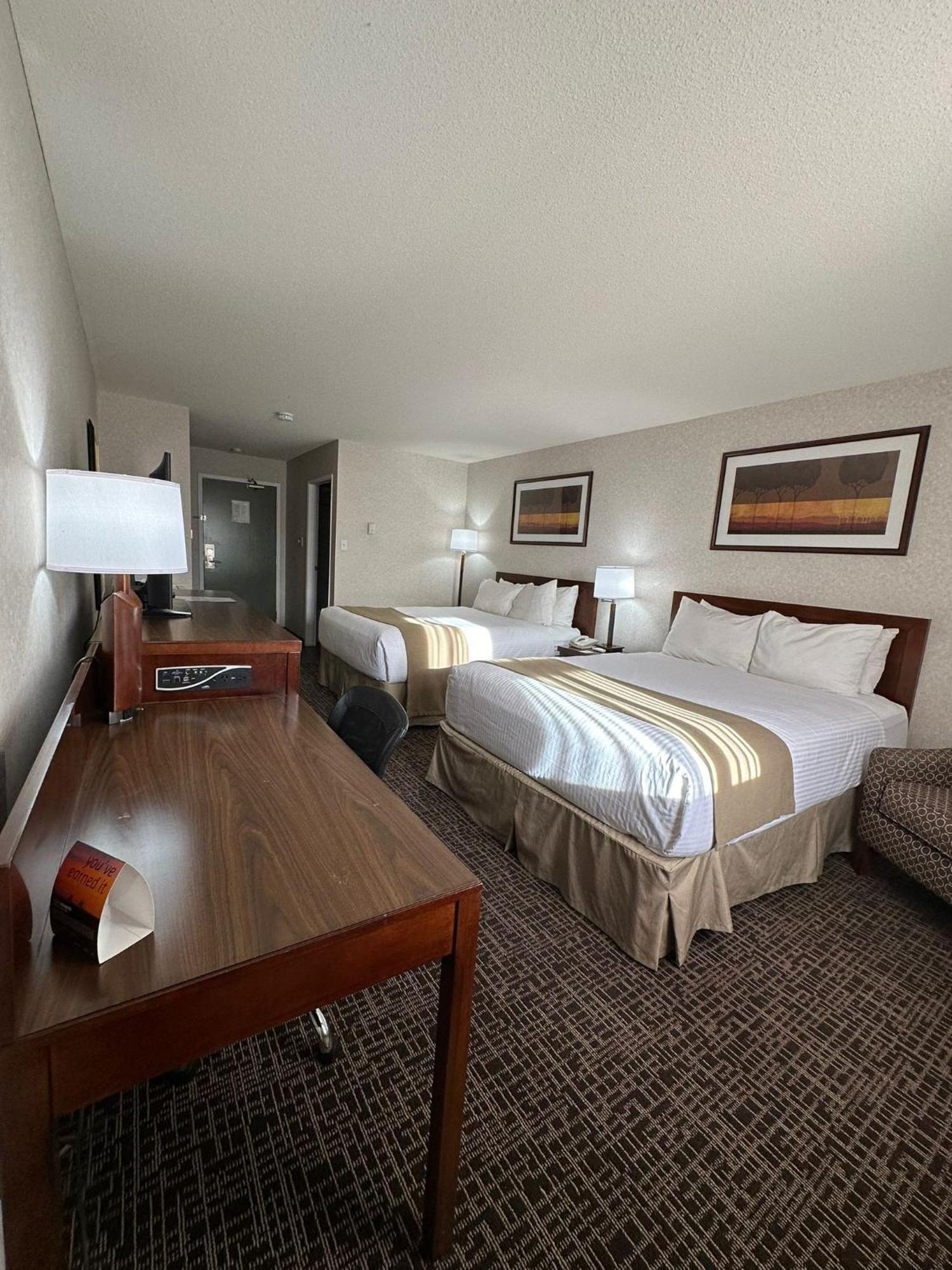 Coast Fort St John Hotel Fort St. John ภายนอก รูปภาพ